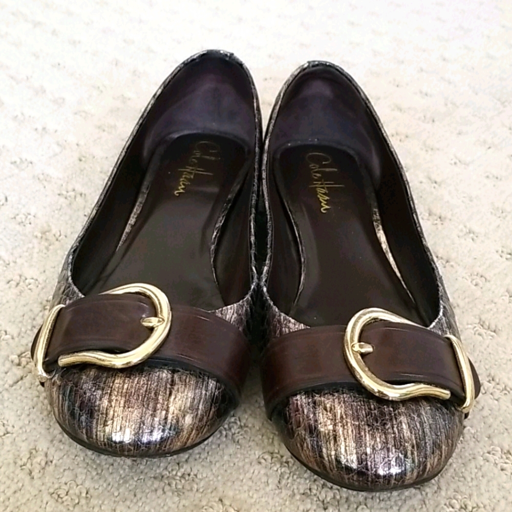 Cole Haan Brown and Gold Flat (Size 8.5B)